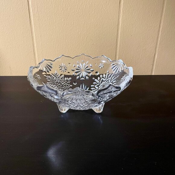 Crystal candy bowl with carved snowflakes - Picture 2 of 6
